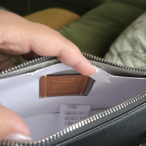 Coach Swinger with Rivets - Picture 9 of 9